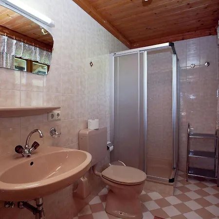 Cosy Near Area *
