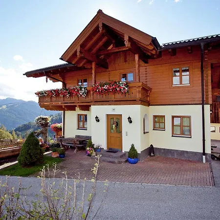 Alpine Retreat With Mountain Views Wagrain