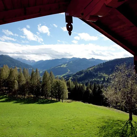 Alpine Retreat With Mountain Views