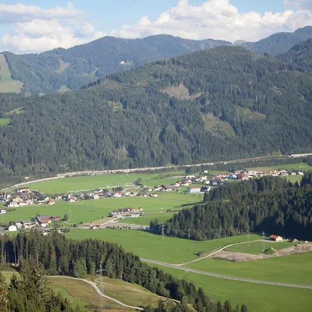 Alpine Retreat With Mountain Views Appartement *