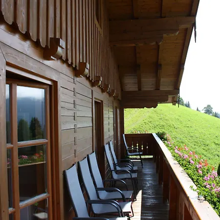 Alpine Retreat With Mountain Views Appartement